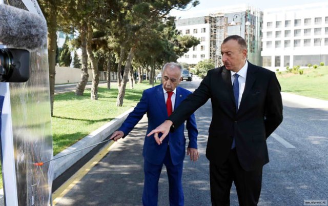 Prezident Abutalıbovla liseyə baş çəkdi